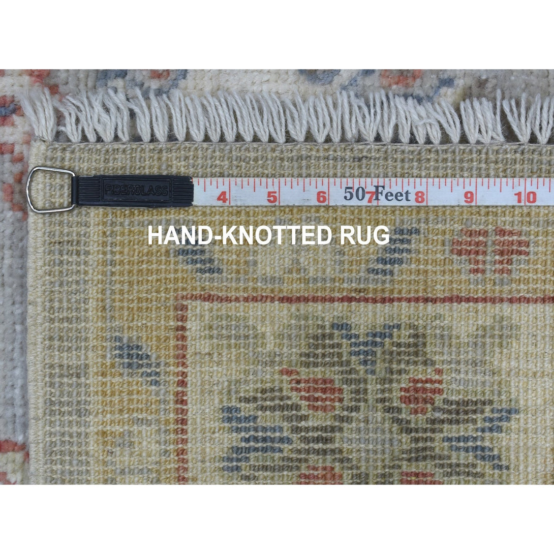 Hand Knotted Traditional Decorative Area Rug > Design# CCSR67277 > Size: 4'-1" x 6'-0"